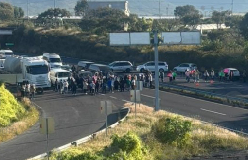 Manifestantes bloquean la Vía Atlixcáyotl para exigir la aparición de Jessica