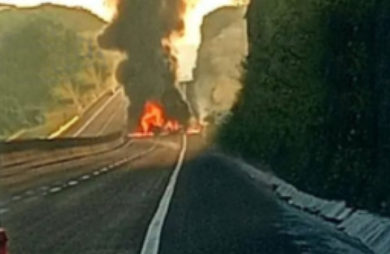 Explosión de pipa con diésel provoca cierre parcial en la autopista Cardel-Xalapa