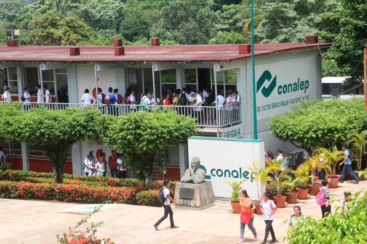 Más de 30 alumnos intoxicados después de un convivio en el Conalep de Oaxaca 