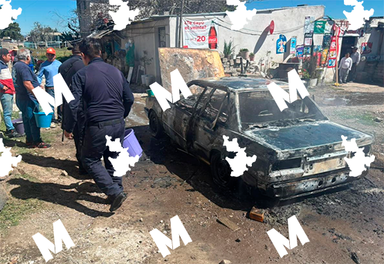 Sujetos incendian Tsuru dentro de un domicilio en El Verde