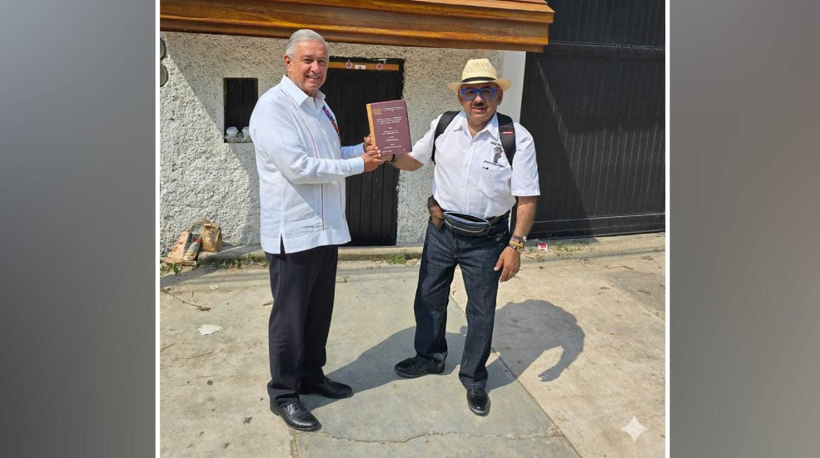 Sueño hecho realidad, con IA: Lord Molécula entrega su tesis a AMLO 