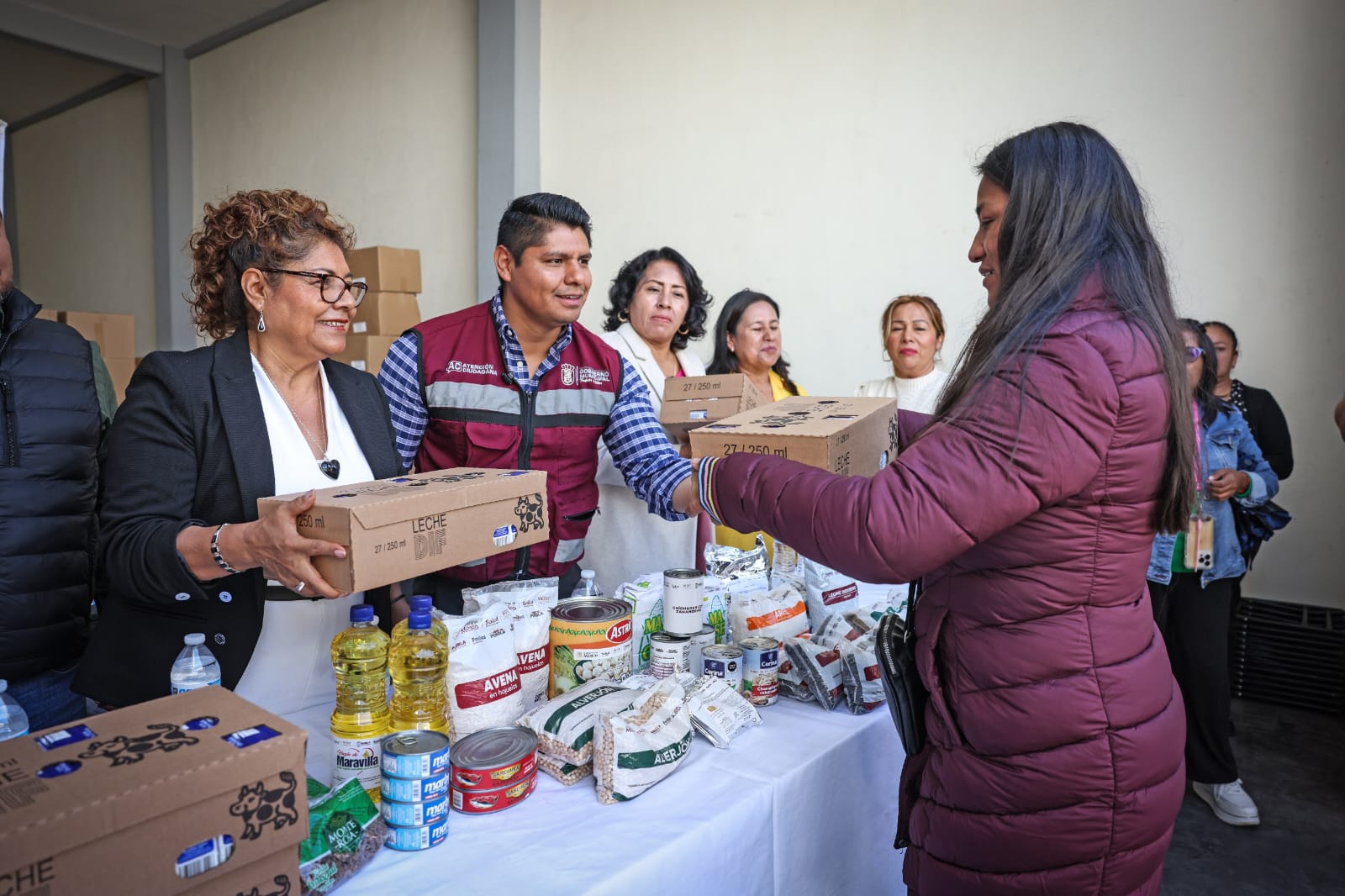 Entregan más de 100 mil insumos alimentarios a escuelas de Cuautlancingo