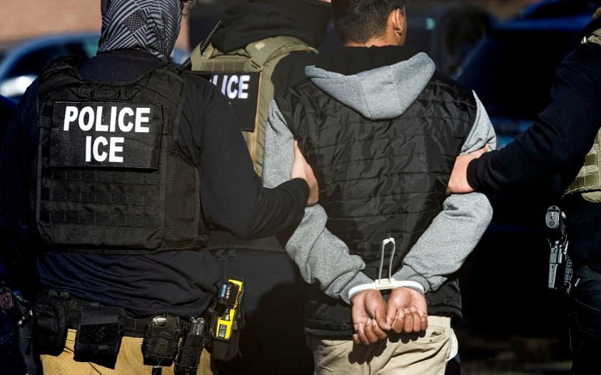 Detienen a mexicano por ofrecer dinero en Tik Tok por matar agentes del ICE