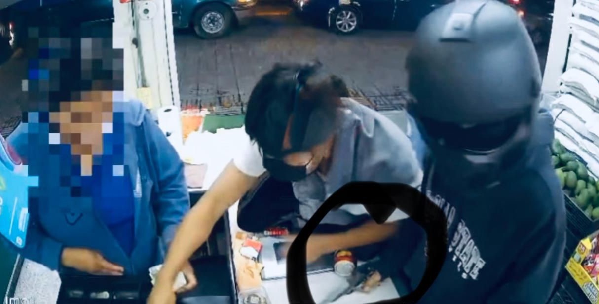 Captan a par de sujetos robando a negocio del centro de Atlixco