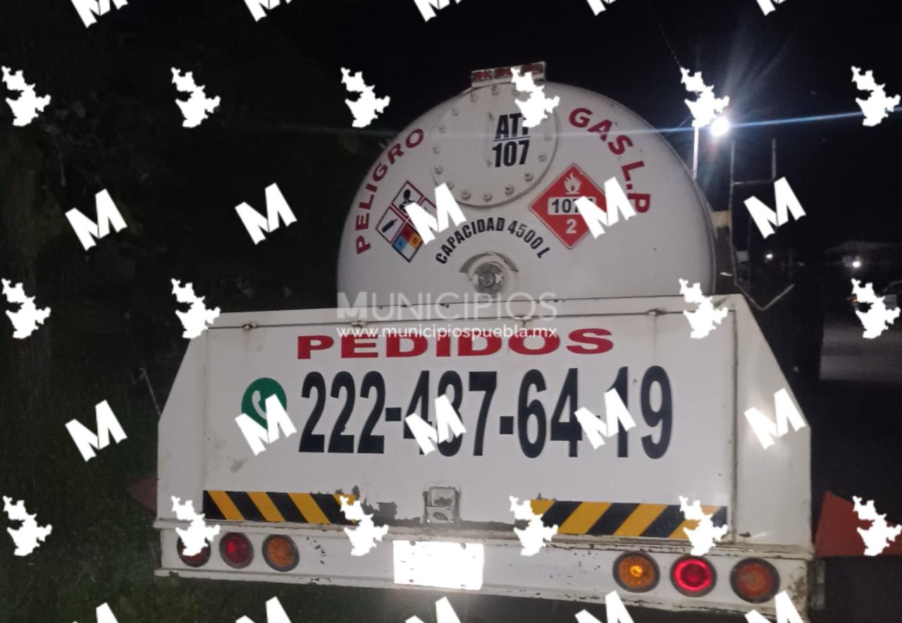 Aseguramiento de pipa en Tlalancaleca genera tensión tras registrarse disparos de arma de fuego