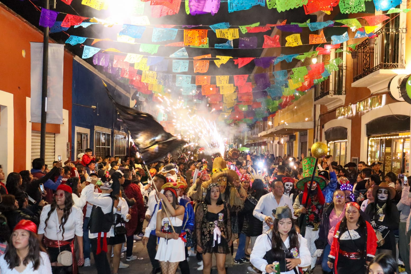 Magia y tradición: el Desfile de Animeros llena de color a San Pedro Cholula
