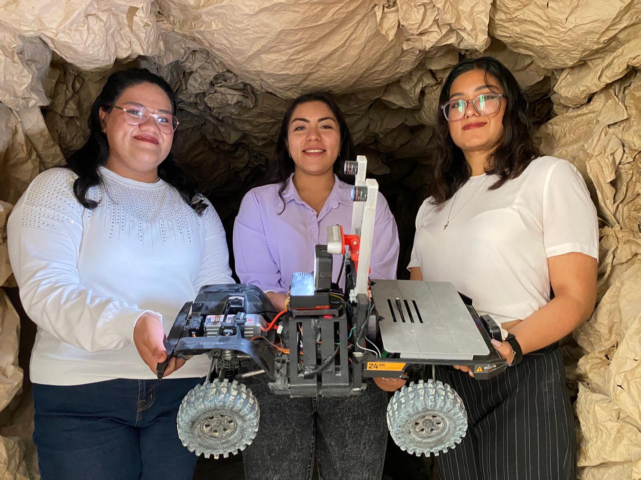 Estudiantes mexicanas del IPN crean robot que detecta riesgos en minas