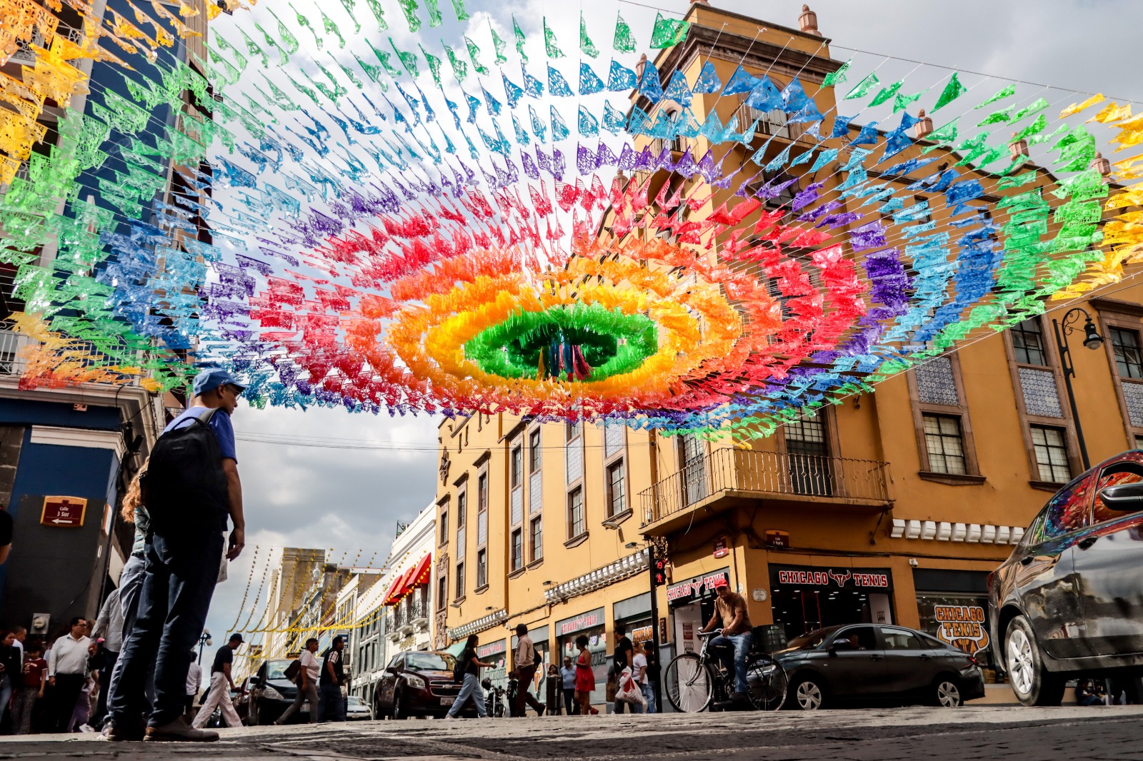 VIDEO Decoran avenida Reforma por temporada de Día de Muertos