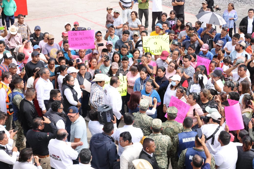 El gobernador Armenta se reúne con damnificados de la región de Tlacuilotepec