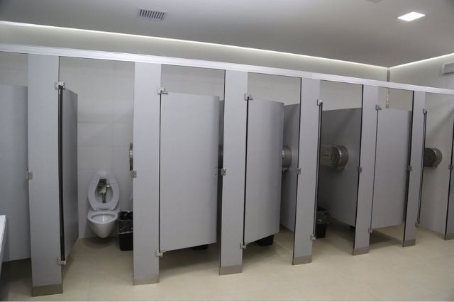 Diputados proponen baños gratuitos en gasolineras de todo México