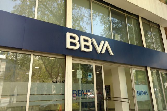Mujer es despojada de 140 mil pesos dentro de sucursal BBVA en Puebla