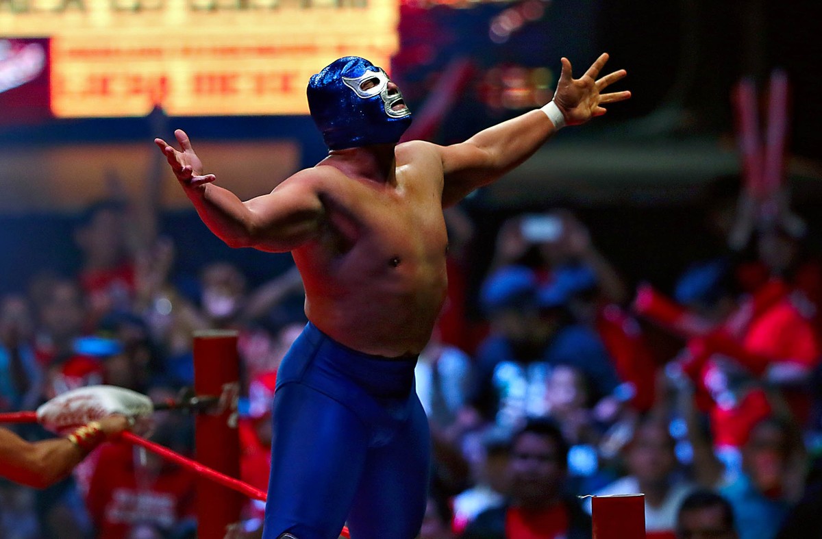 Tras sufrir accidente automovilístico Blue Demon Jr se encuentra en terapia intensiva 