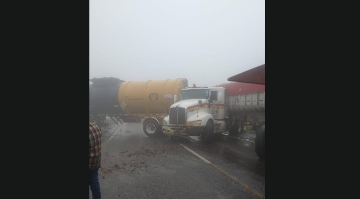 Ahora choque entre unidades pesadas genera cierre sobre la Puebla-Orizaba