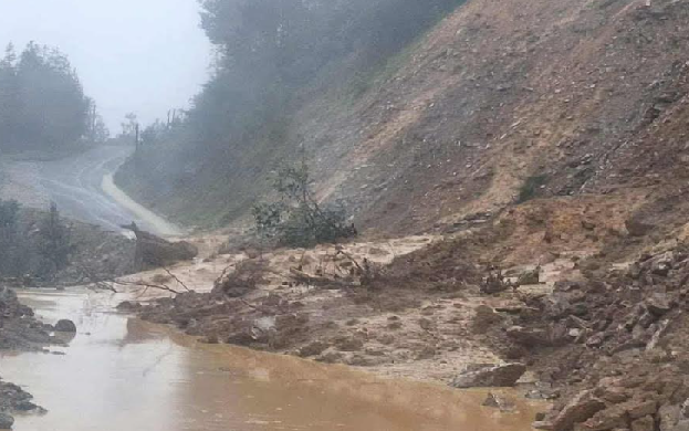 Lluvias y frente frío provocan deslaves en la Sierra Negra
