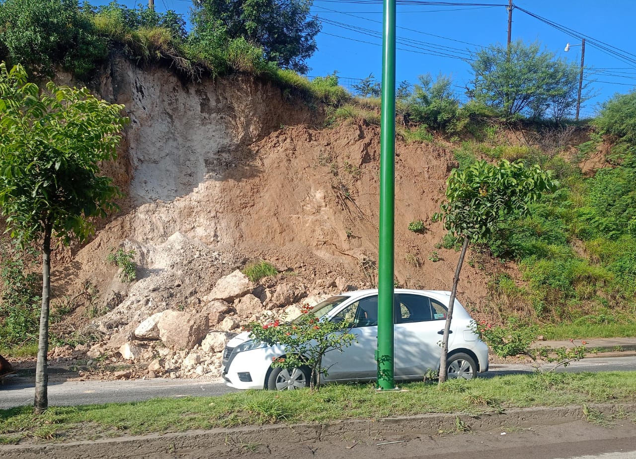 Lluvias han dejado deslaves en carreteras de Izúcar