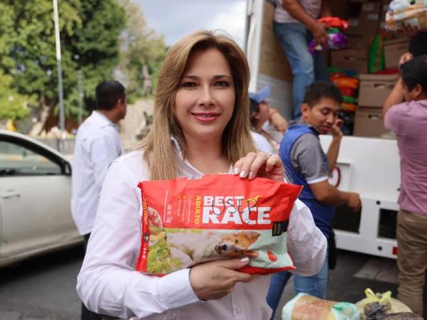 Envía SEDIF 5 camiones más con ayuda durante fin semana para la Sierra Norte