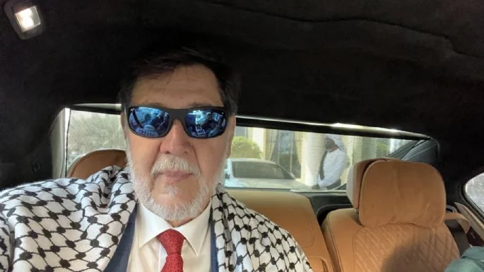 Fernández Noroña presume gira en Emiratos Árabes; asegura que no es turismo 