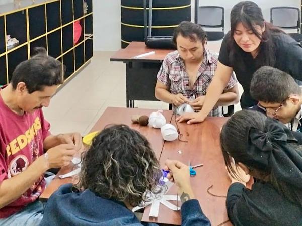 SEDIF ofrece terapias gratuitas a poblanos con ceguera y debilidad visual