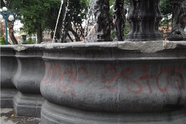 INAH acuerda reparar la fuente de San Miguel dañada en protesta