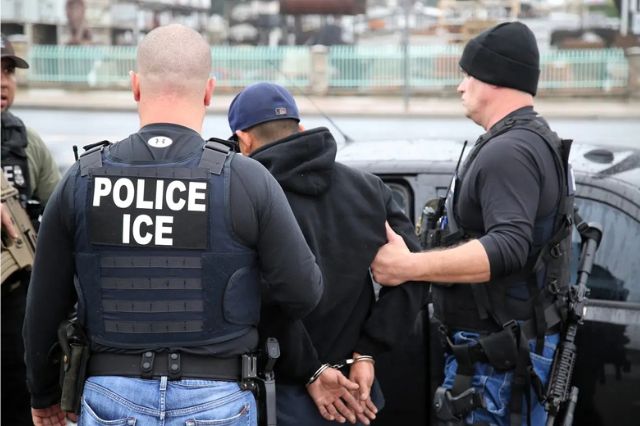 México exige justicia por 10 connacionales muertos bajo custodia de ICE