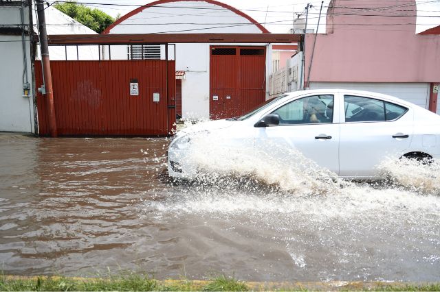 Lluvias intensas generan inundaciones en calles de Cuautlancingo