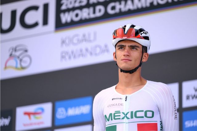 Isaac del Toro inicia temporada 2026 en UAE Tour con el equipo Emirates