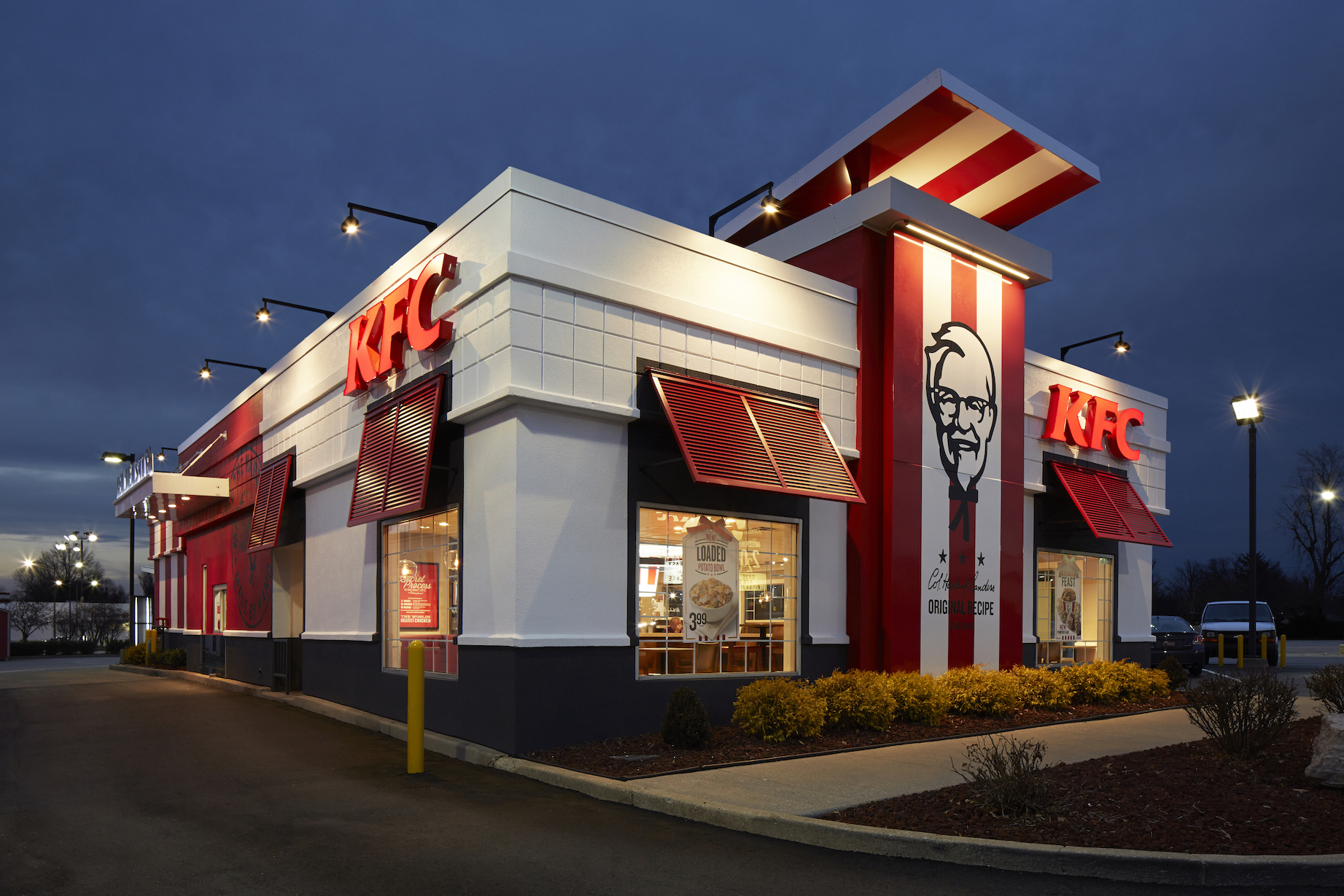 Roban a trabajadores y clientes del KFC de la 25 poniente 