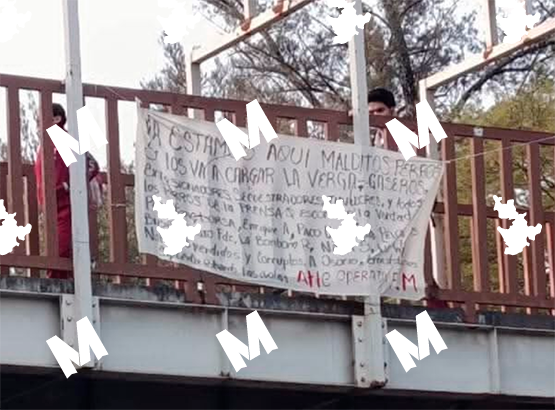 Cuelgan dos narcomantas contra periodistas y presuntos delincuentes en Tehuacán