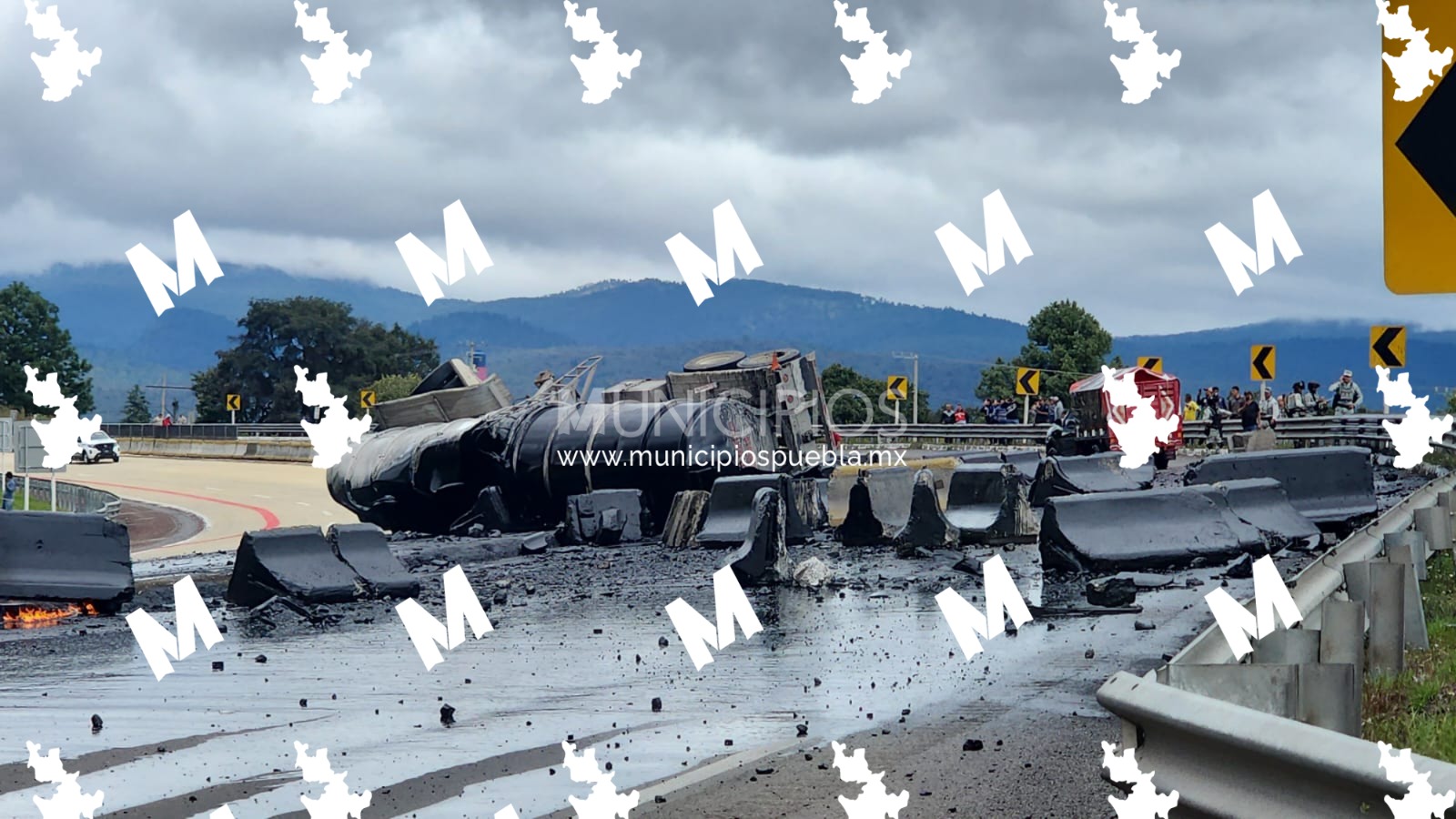 VIDEO Cierran la México-Puebla por incendio de pipa a la altura de Tlahuapan