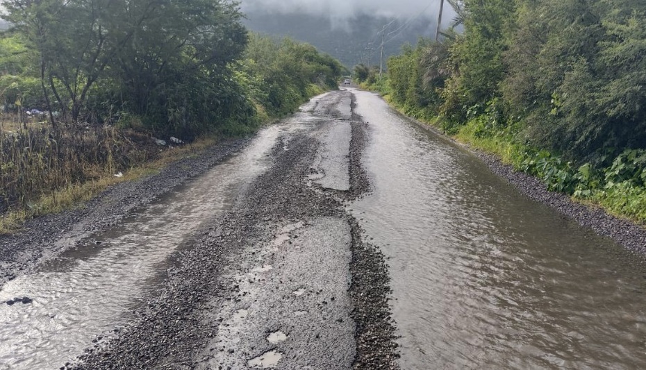 Se desborda presa de Don Roque en Chietla y deja afectaciones en caminos