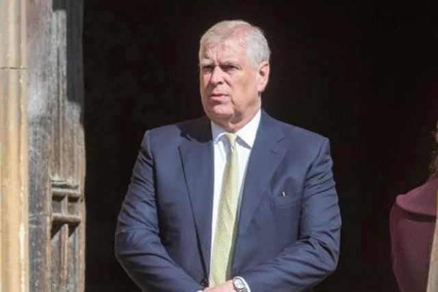 Príncipe Andrés rompe con la realeza británica tras polémica con Epstein