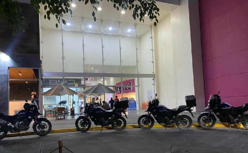 Par de sujetos asalta a mano armada joyería en Plaza El Paseo en Tehuacán