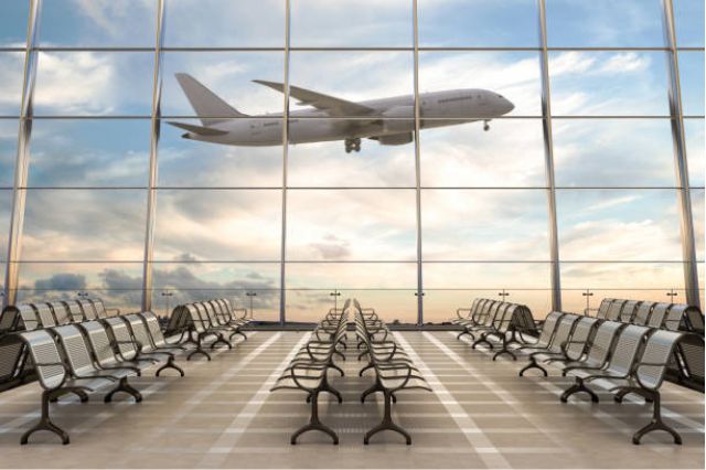 EU revoca rutas aéreas mexicanas y veta vuelos desde el AIFA