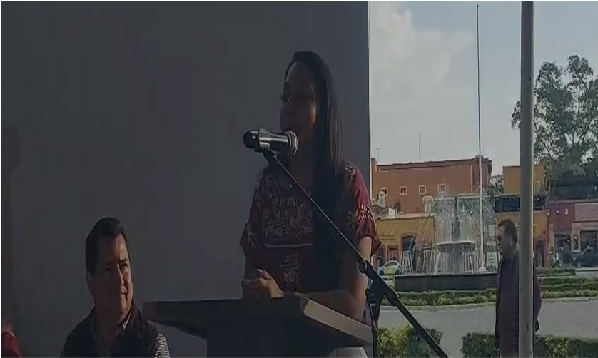 Entrega Tonantzin Fernández dos mil calentadores solares