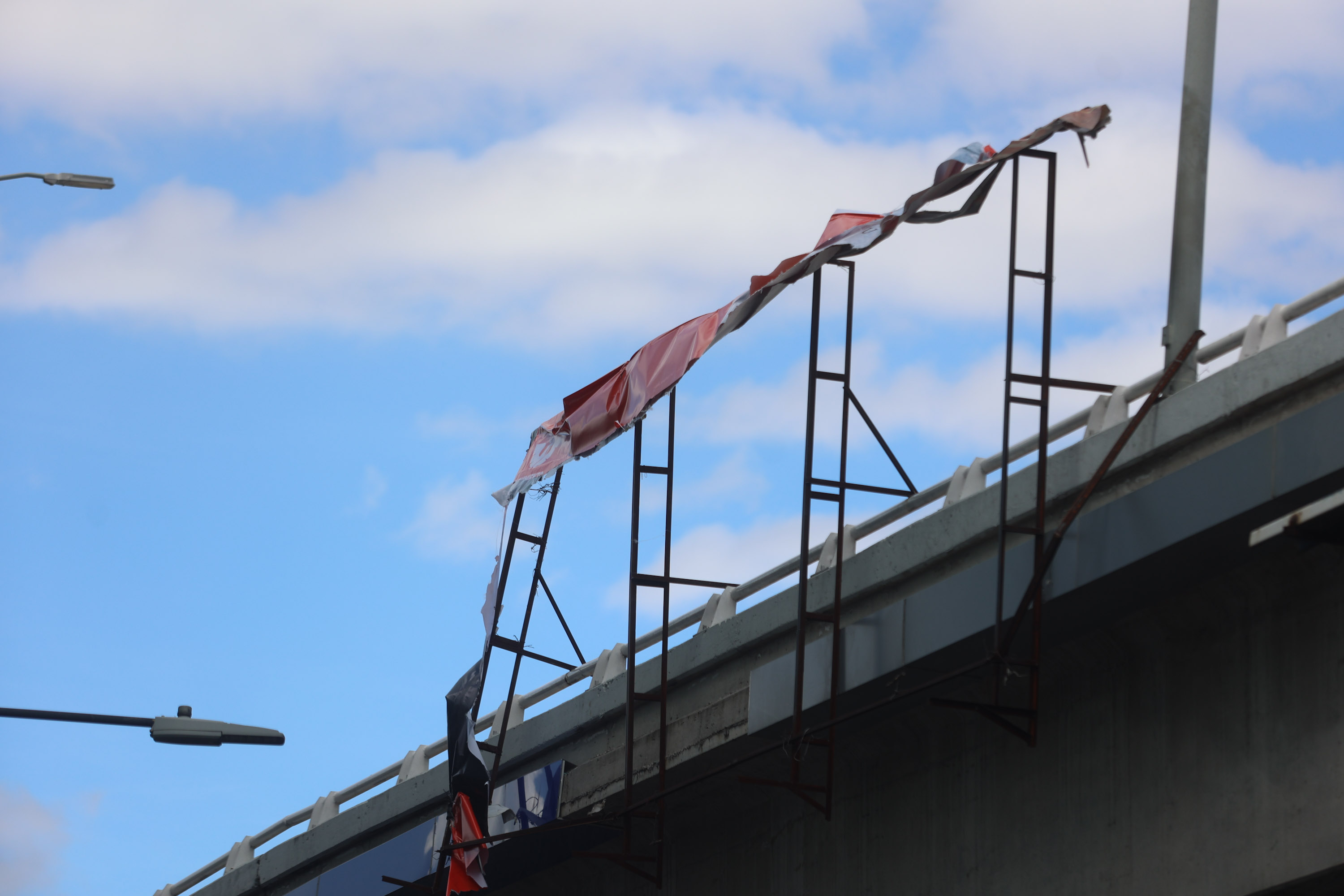 VIDEO Se vuela espectacular en el puente de la 31 Poniente y Diagonal Benito Juárez