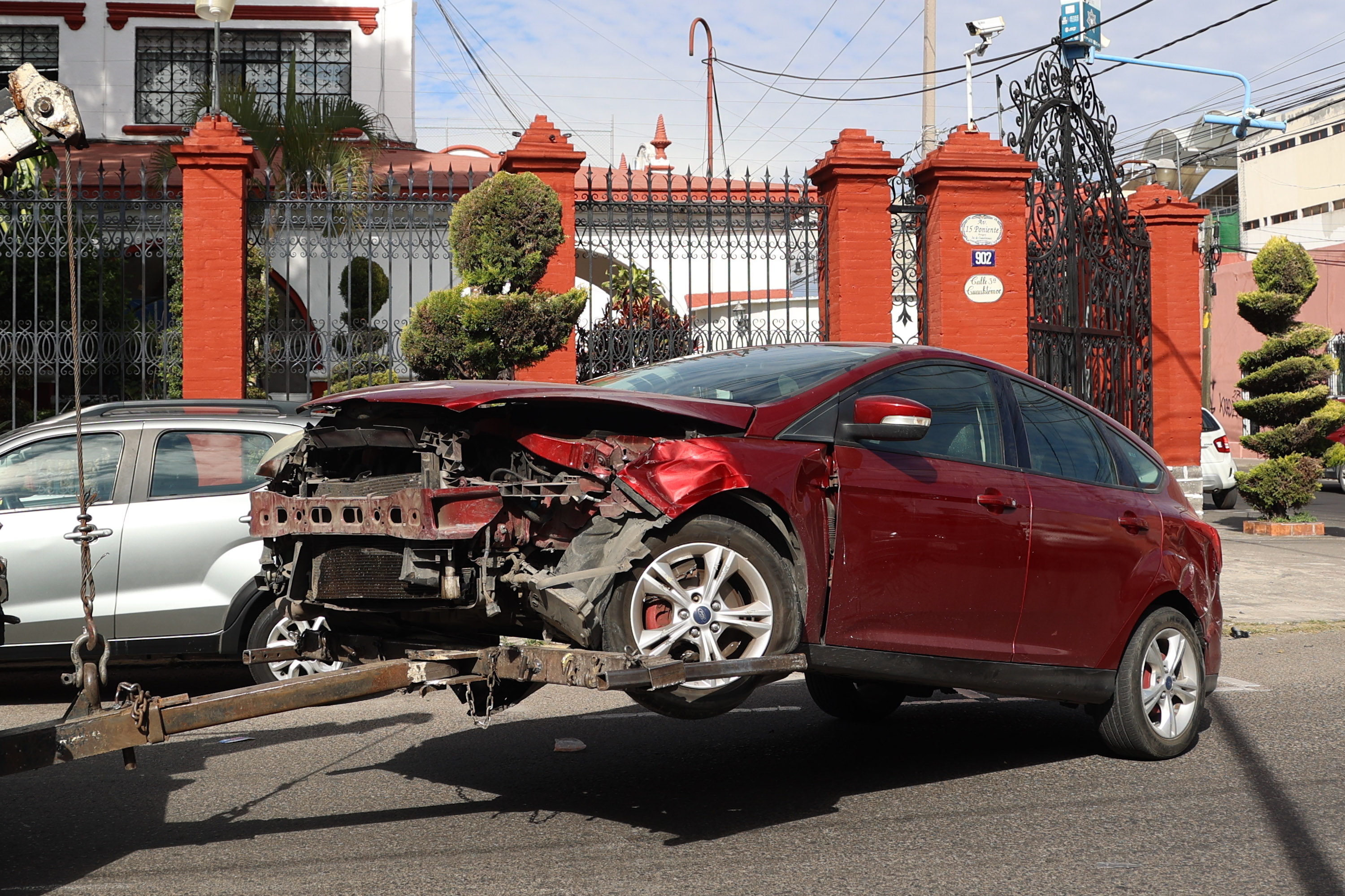 VIDEO Solo daños materiales deja choque en la 9 Sur y la 15 Poniente