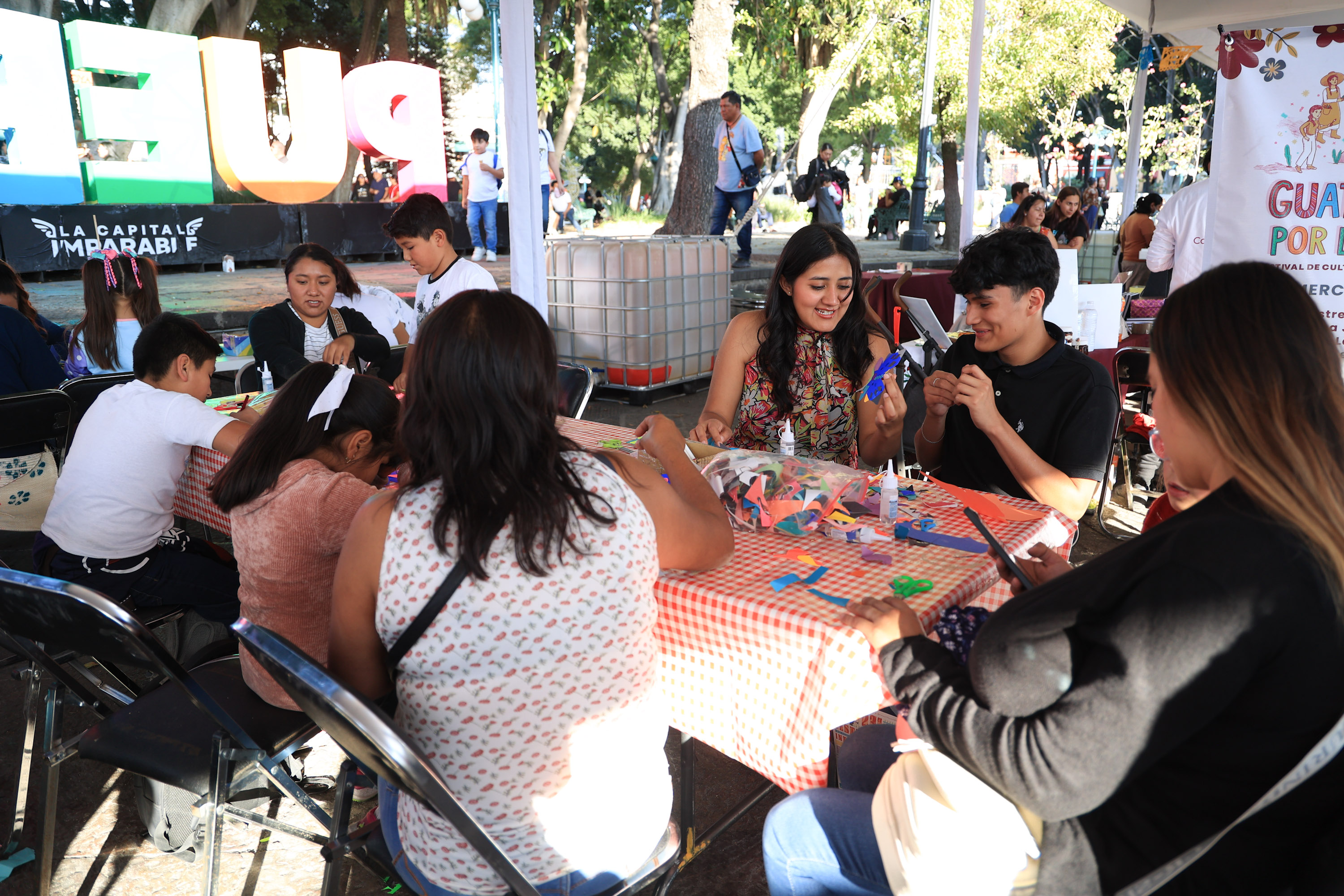 VIDEO Realizan en el zócalo de Puebla Guateque por la Paz