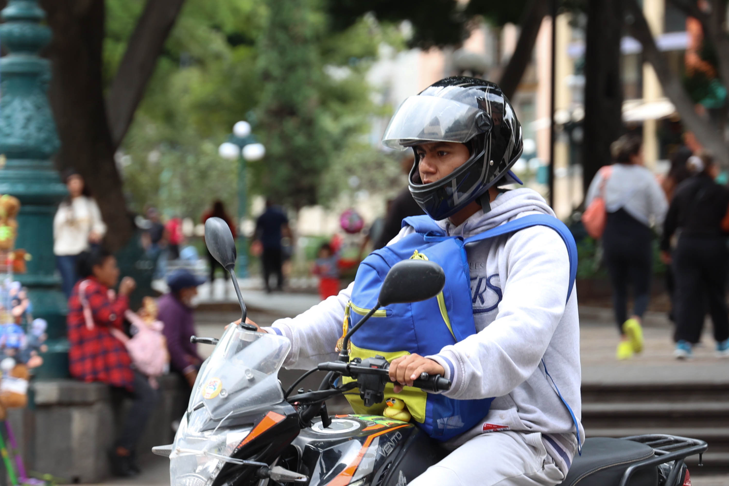 En marzo del 2026 motociclistas en Puebla deberán portar casco con holograma