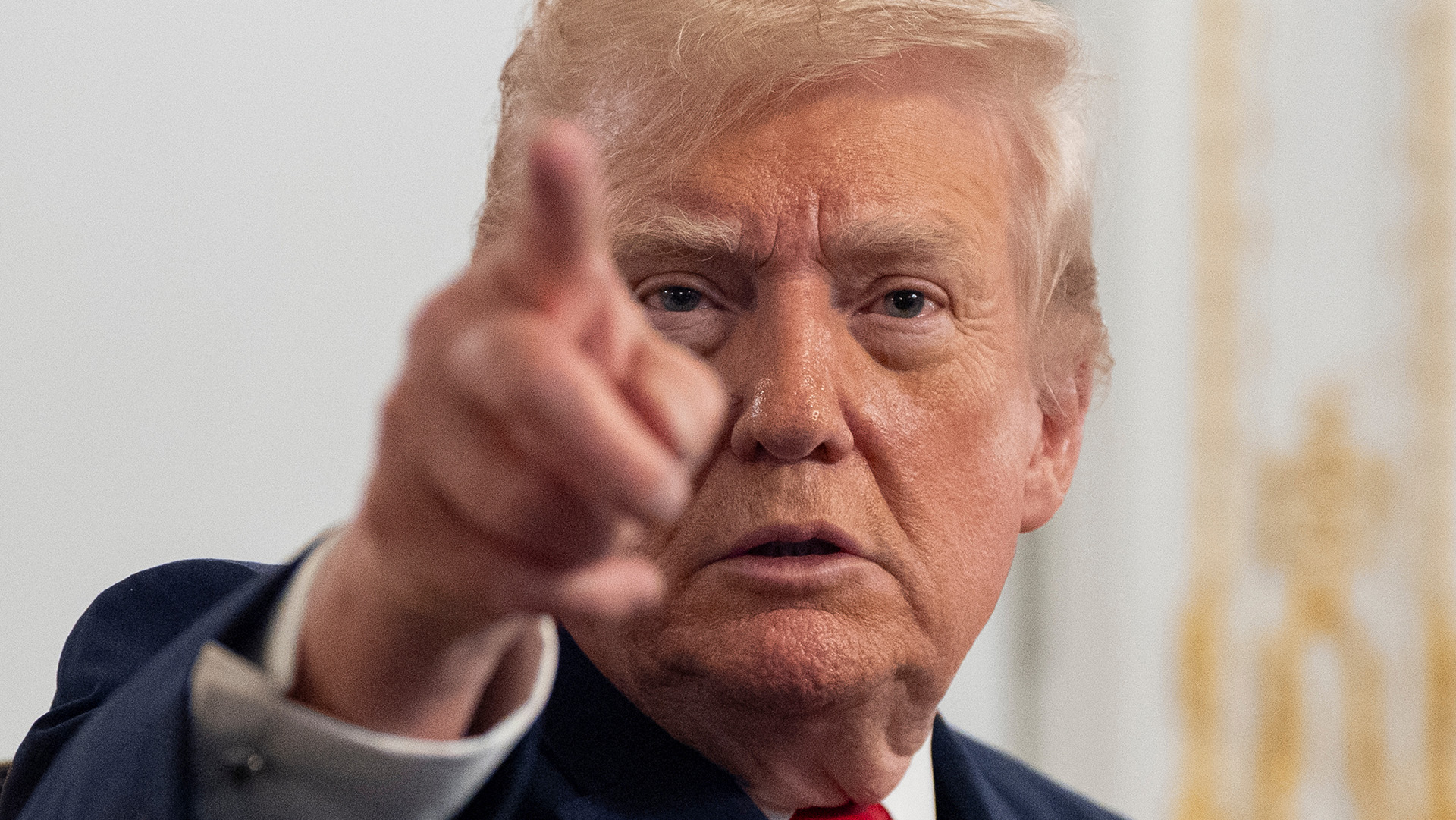 Trump anuncia la anulación de todos los decretos firmados por Joe Biden con máquina automática