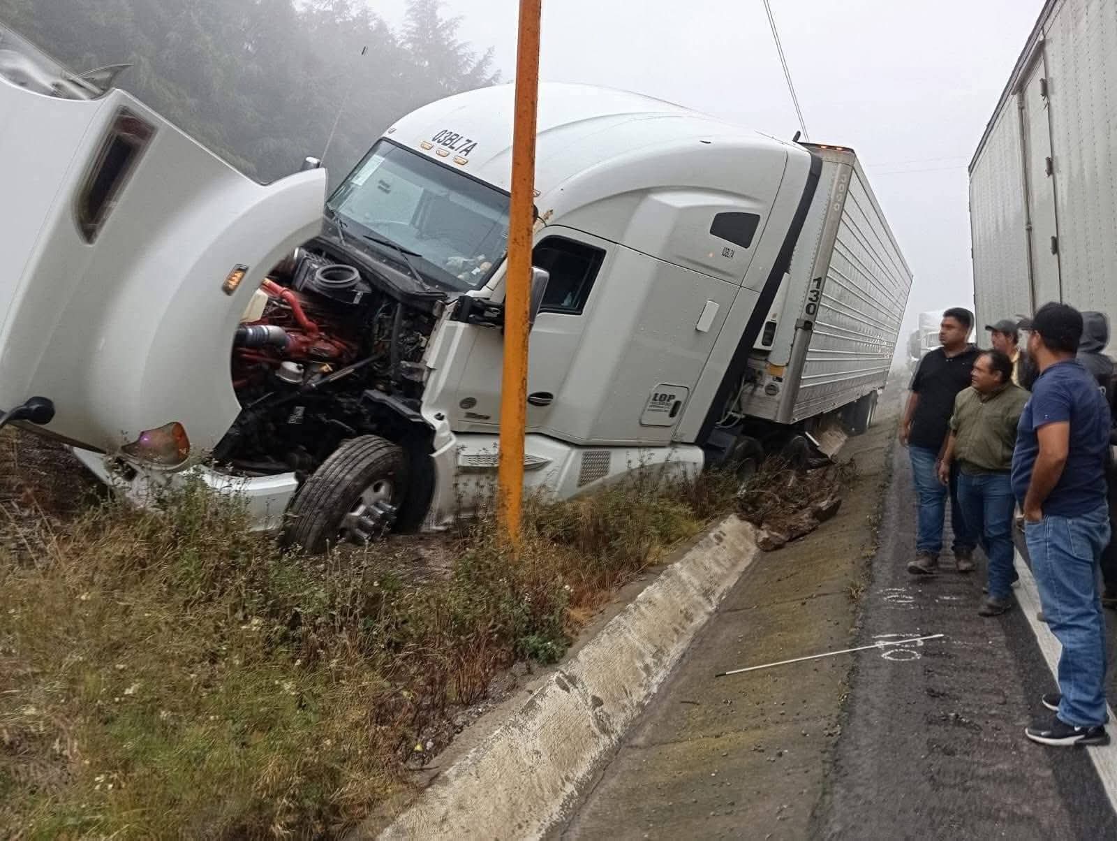 Carambola en la Puebla-Orizaba en Esperanza mantiene cerrada autopista 