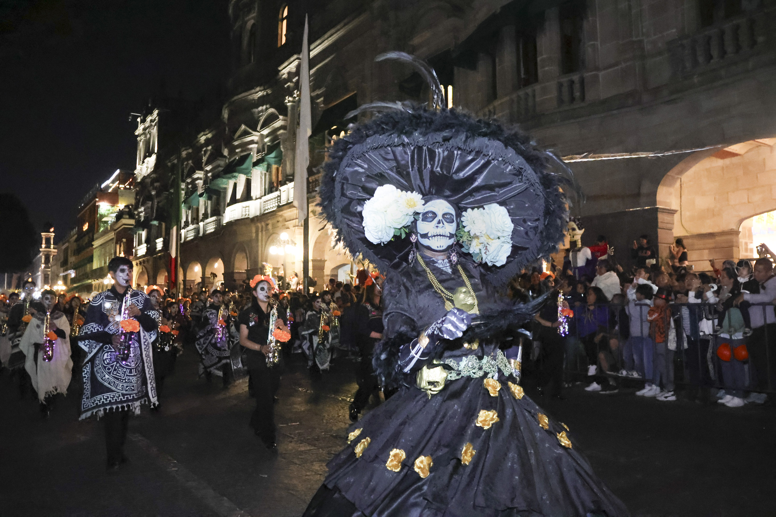 VIDEO Color y música en el Desfile de Calaveras de Puebla