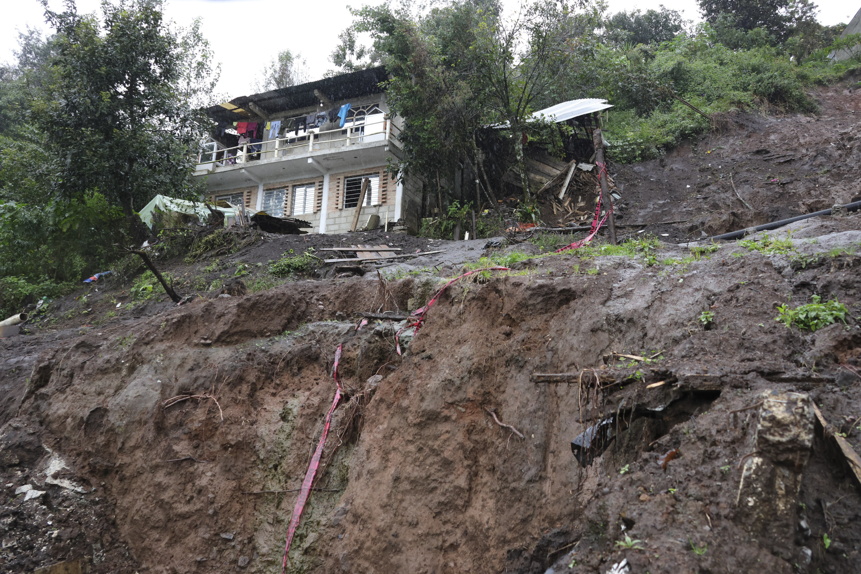 VIDEO Colonia Monterrey en Huauchinango se recupera a un mes de la tragedia