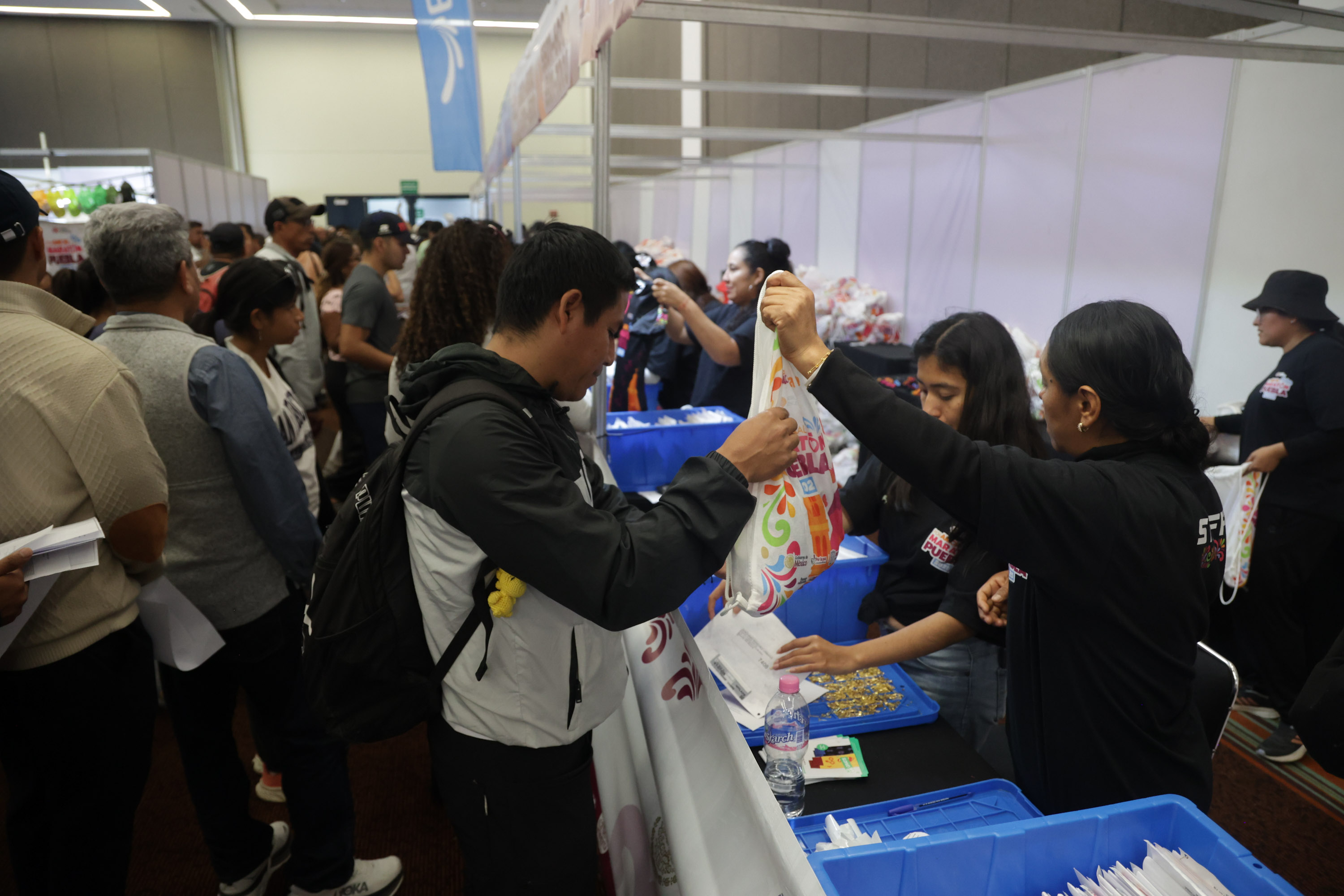 Este sábado entregaron kits Por Amor al Maratón Puebla 2025