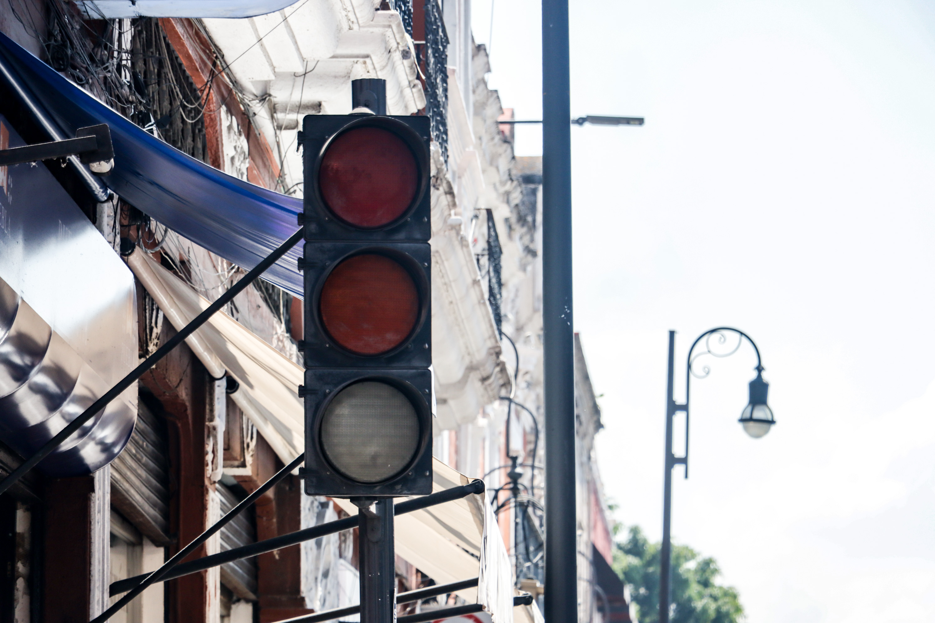 VIDEO La ciudad de Puebla moderniza su red de semáforos