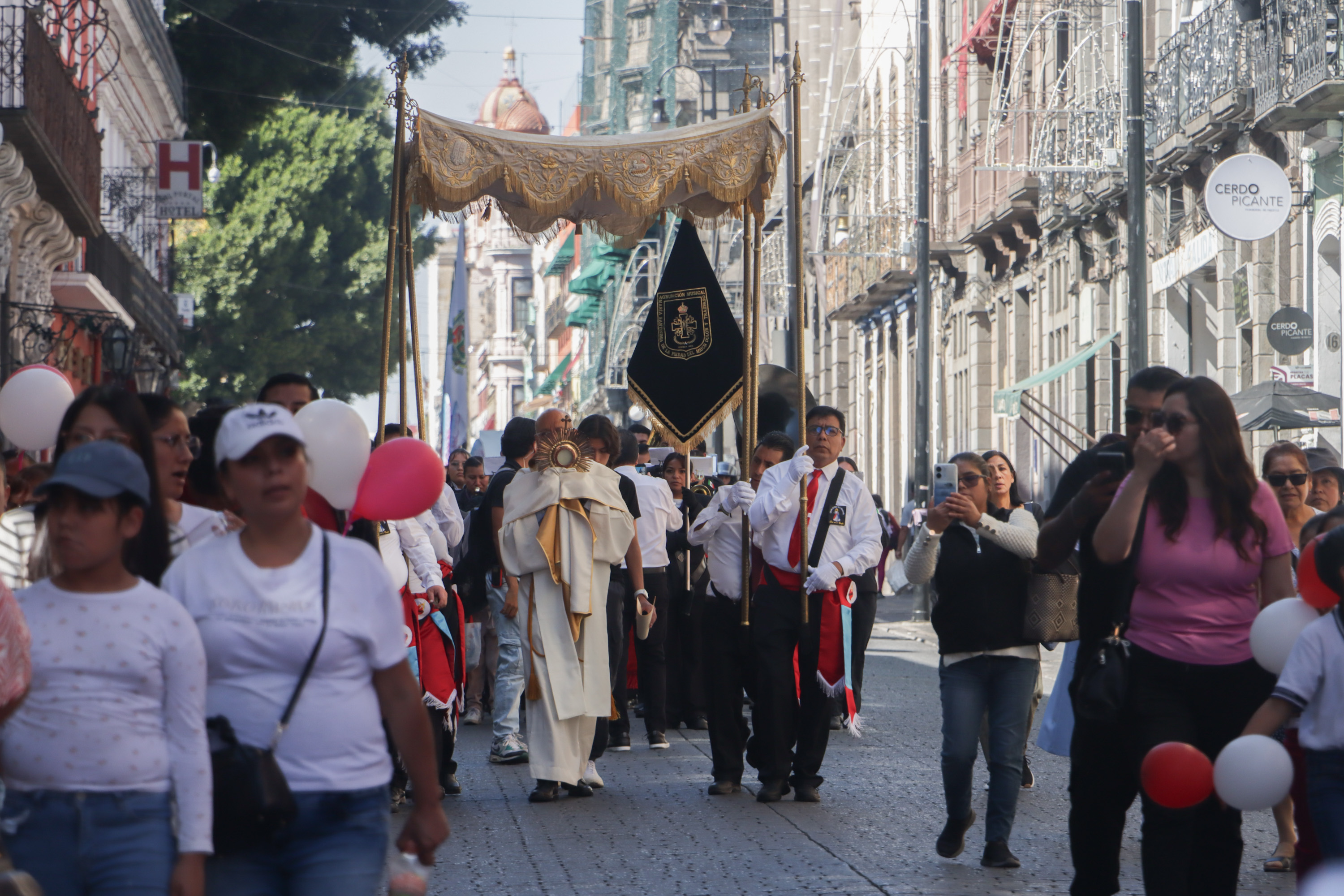 Realizan en Puebla Procesión a Cristo Rey