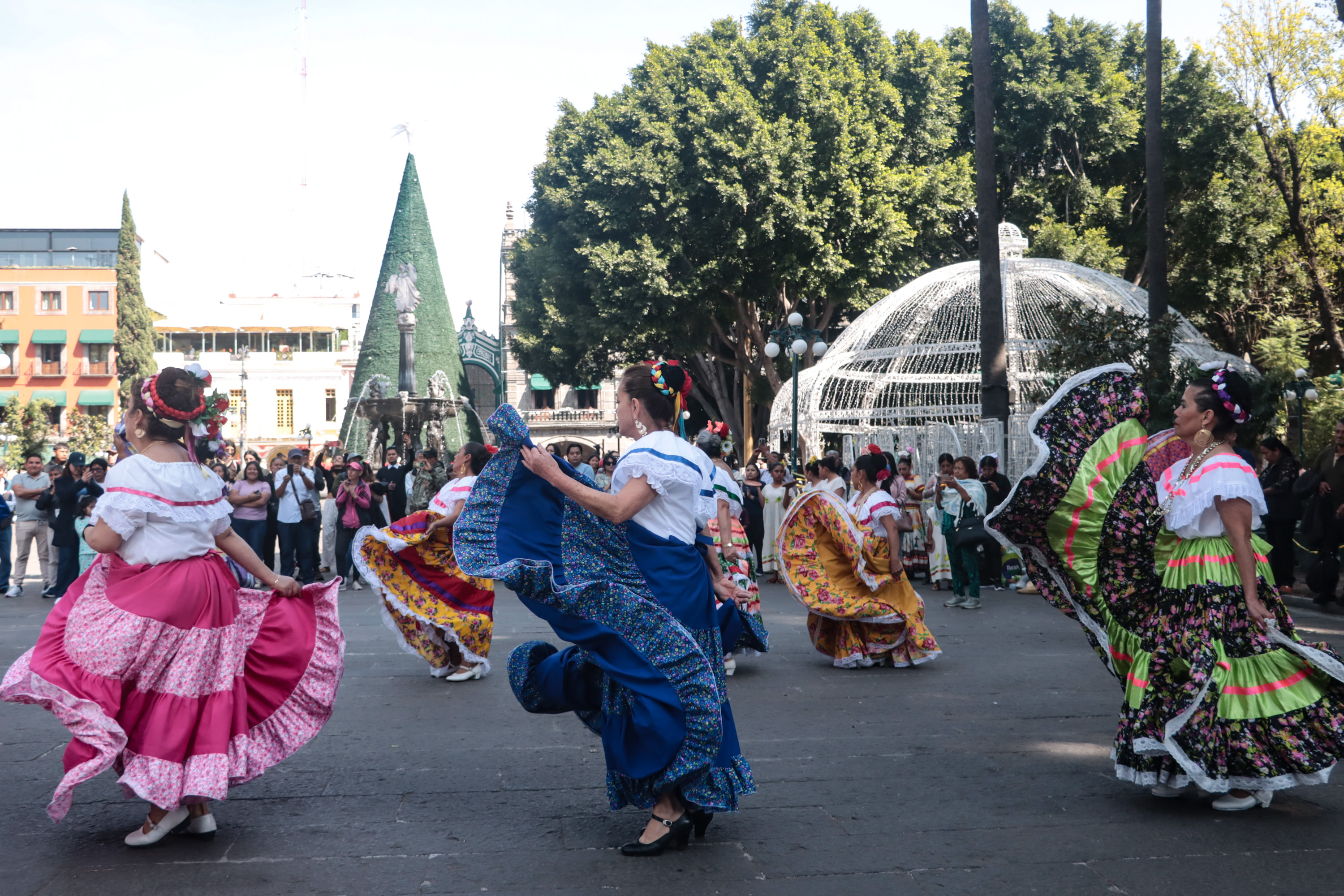 Compañías de Danza realizan actuación en el zócalo de Puebla