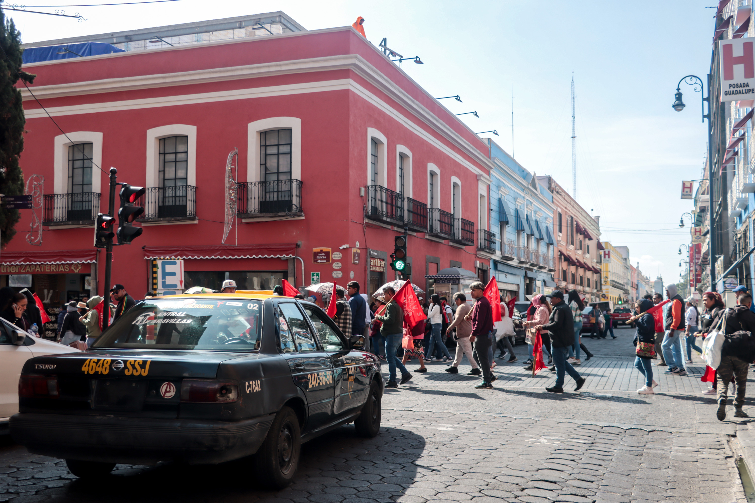 Caos vial en la ciudad de Puebla por manifestación de la 28 de Octubre