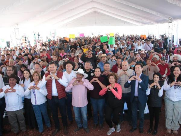 Armenta encabeza entrega del programa Ganadería, Acuacultura, Huertos de Traspatio en Tepeaca