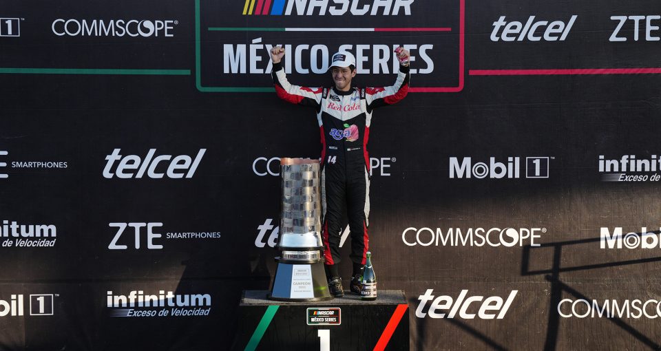 Alex de Alba Jr., campeón de la NASCAR México Series 2025