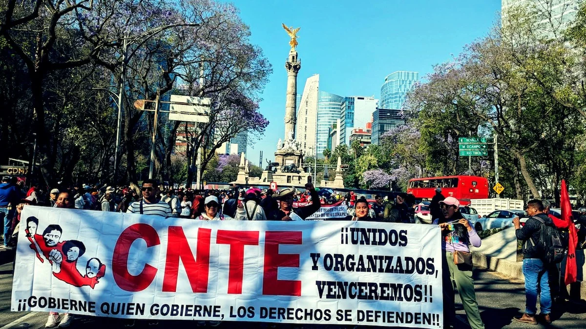 La CNTE instala plantón en San Lázaro; cierran la Cámara de Diputados